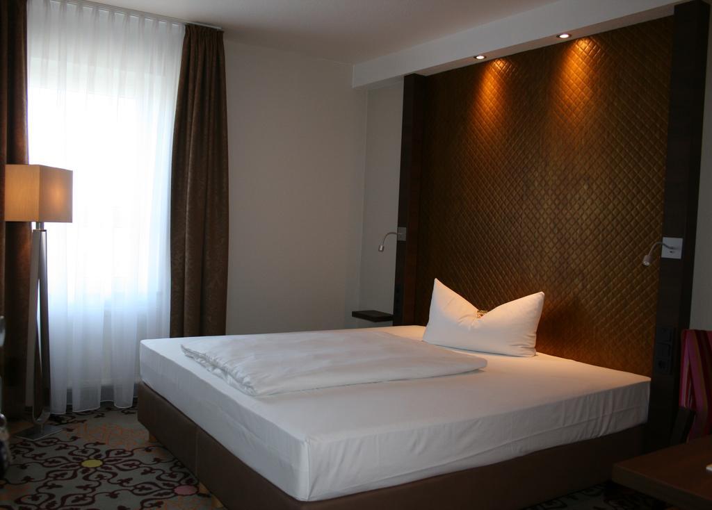 Hotel Parqeo Im A66 Гельнхаузен Экстерьер фото