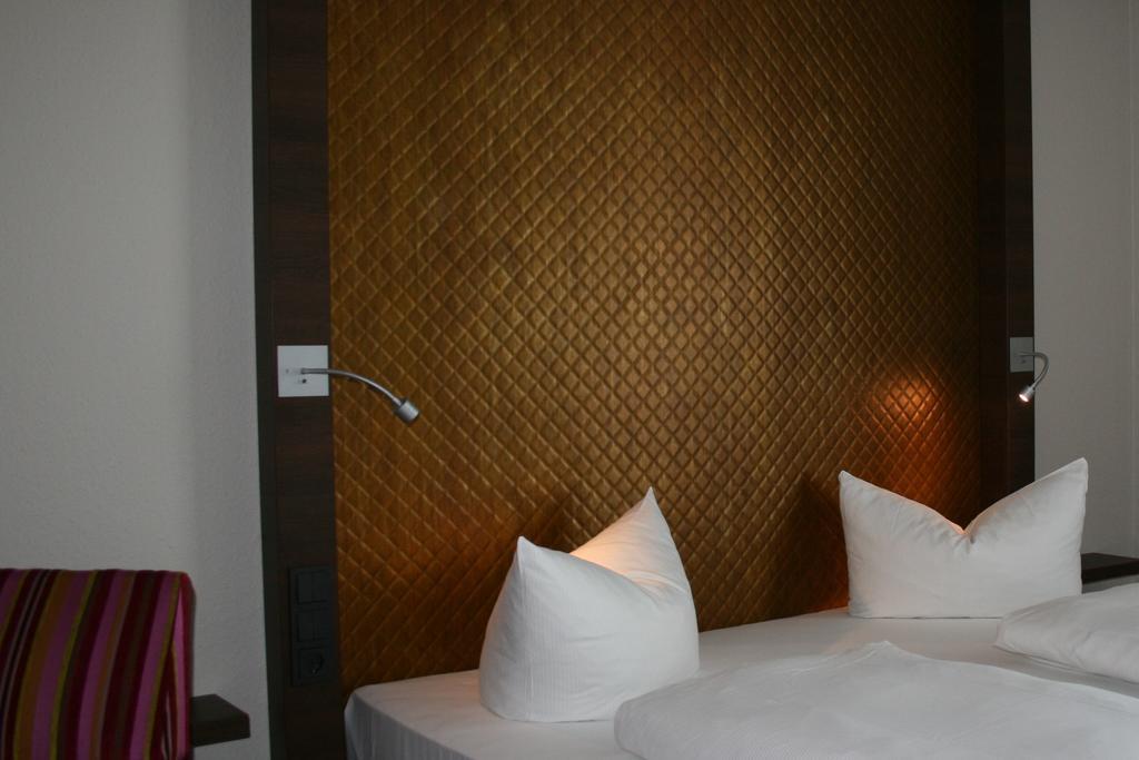 Hotel Parqeo Im A66 Гельнхаузен Экстерьер фото