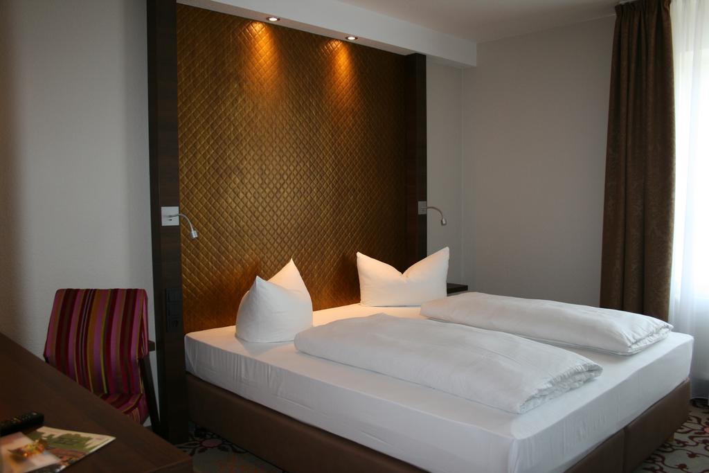 Hotel Parqeo Im A66 Гельнхаузен Экстерьер фото