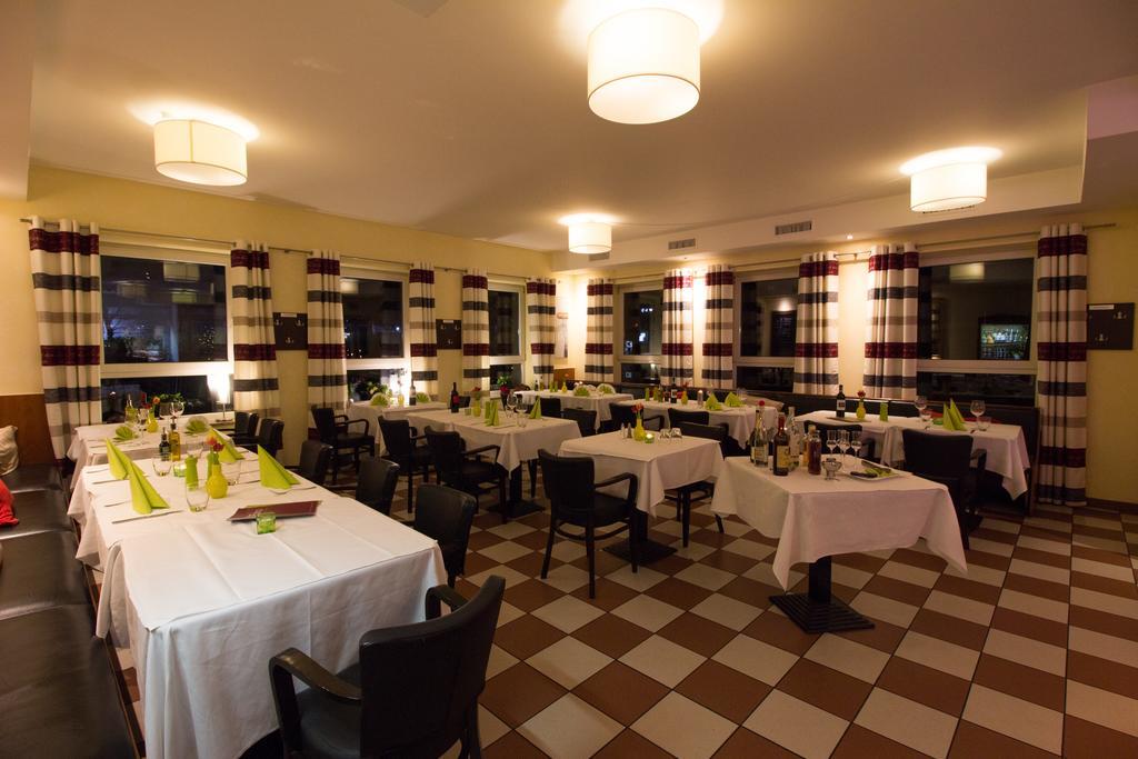 Hotel Parqeo Im A66 Гельнхаузен Экстерьер фото