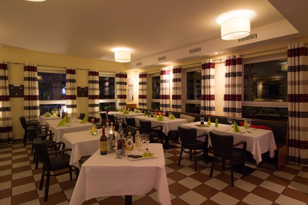 Hotel Parqeo Im A66 Гельнхаузен Экстерьер фото