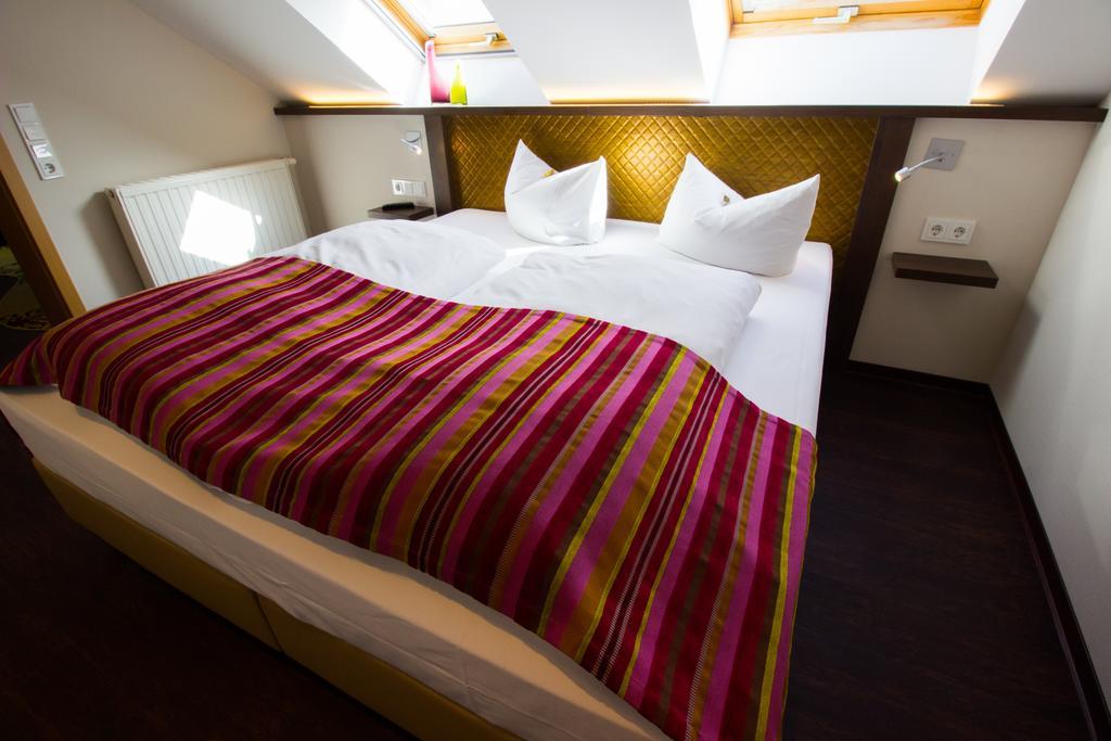 Hotel Parqeo Im A66 Гельнхаузен Экстерьер фото