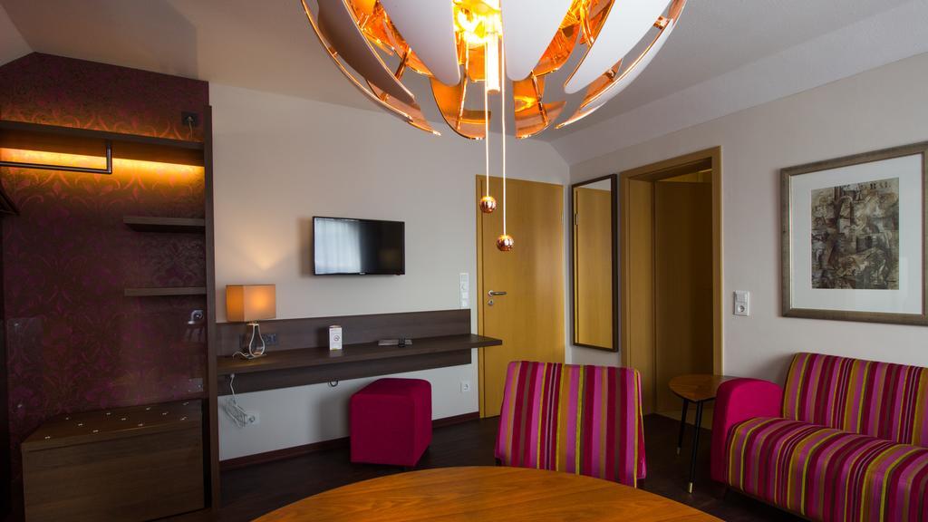 Hotel Parqeo Im A66 Гельнхаузен Экстерьер фото