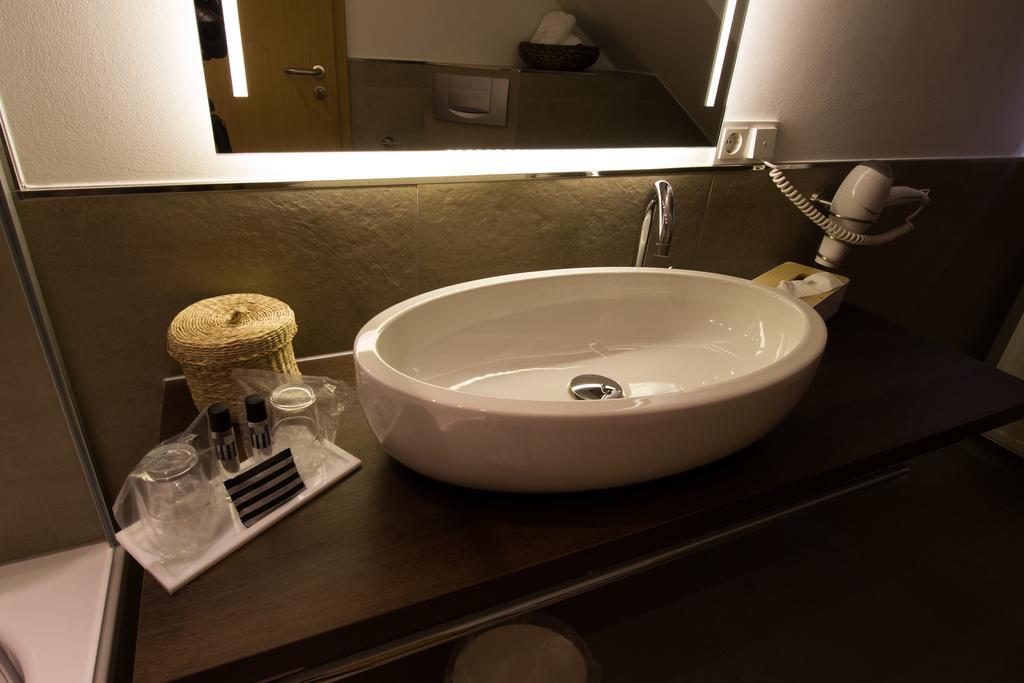 Hotel Parqeo Im A66 Гельнхаузен Экстерьер фото
